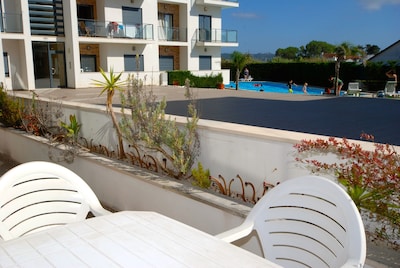 Elenco - Apartamento con vista a la piscina en complejo con cancha de tenis y área de juegos