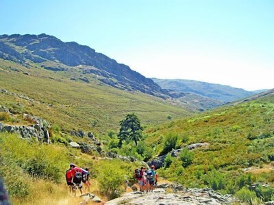 Casa rural (alquiler íntegro) El Refugio del Alto Rey para 35 personas