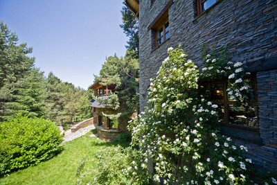 Casa rural (alquiler íntegro) El Refugio del Alto Rey para 35 personas