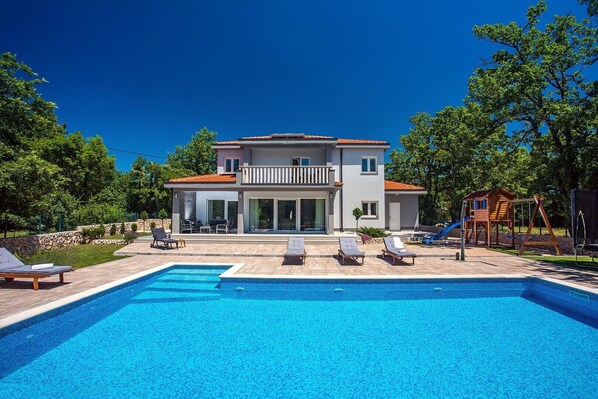 Private 55 sqm swimming pool with spacious sun deck area with 11 deck chairs