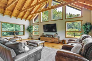 Living Room | Central A/C & Heat | Free WiFi