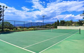 The tennis court overlooks the sea,offering a stunning view and serenity.