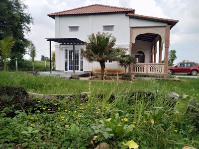 Teen Duari Farmstay - Luxurious Colonial Villa