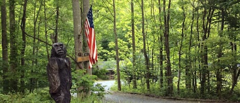 Obie welcomes you at the top of the drive to the Holyfield Cabin & Bunkhouse !