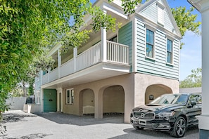 Emerald House | Perfect Location