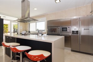 Large modern kitchen