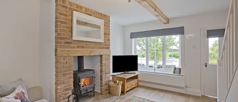 Quiet holiday cottage in peaceful Cattal village, North Yorkshire