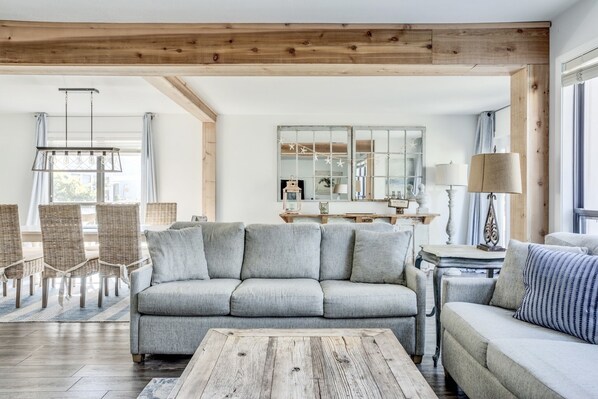 Beautiful open floor plan that is great for entertaining!