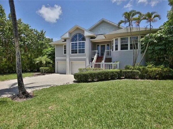 Quiet cul dac sac with 4 other homes