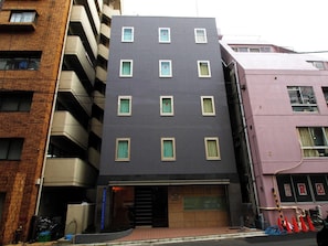 ・Appearance: 1 minute walk from Toei Asakusa Line Asakusabashi Station Exit A6