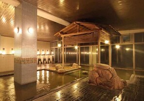 There is a Jacuzzi in the public bath "Okura"