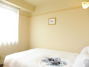 ゆったりベッド セミダブルルーム　様々な壁デザインがございます