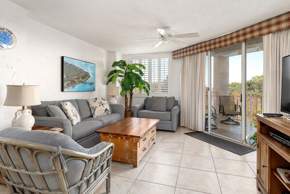 North Breakers 408 - Living Space
