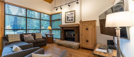 Living area featuring a gas fire place, mounted TV, and cozy furnishings.