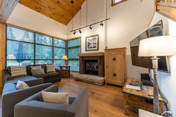 Living area featuring a gas fire place, mounted TV, and cozy furnishings.