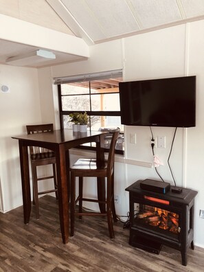 Comfortable fireplace, TV, and hightop eating nook