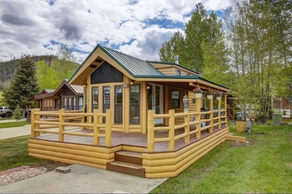 Welcome to our Homey Hideaway!