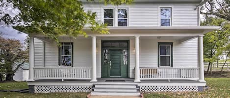 Leesburg Vacation Rental | 7BR | 7BA | 3,000 Sq Ft | Stairs Required to Enter