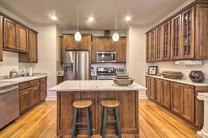 Kitchen | Center Island w/ Seating