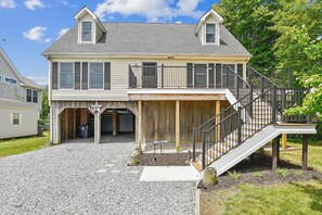 ,Front Elevation,