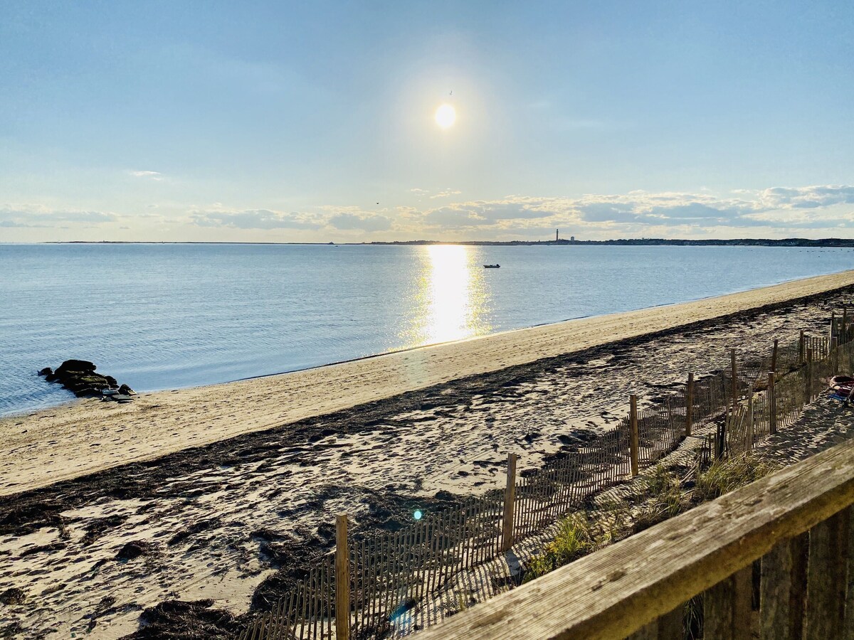 LUXURIOUS DIRECT OCEANFRONT,PRIVATE BEACH,AC, 2BD2BA BONUS LOFT, KAYAK,SLEEPS 7