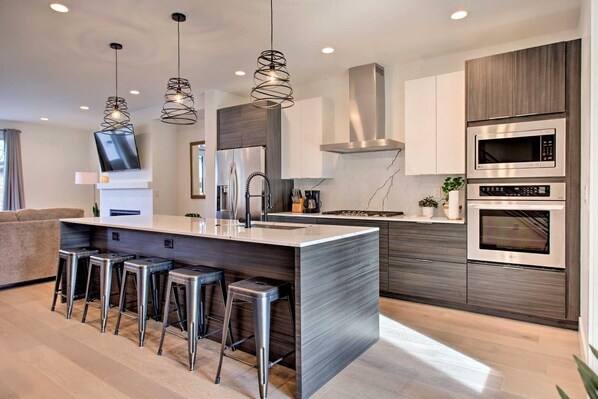 Kitchen with large island