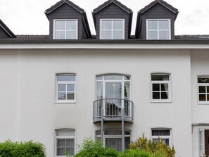 Außenansicht mit Balkon (Hofseite)