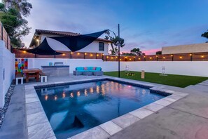 YOUR OWN PRIVATE OASIS BACKYARD - AT SUNSET