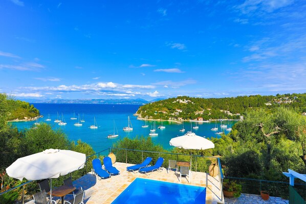 Pool sea view