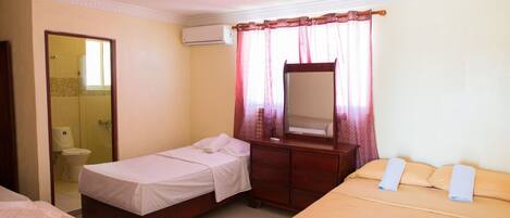 Air conditioned One Bedroom Apartment - Sleeps 5