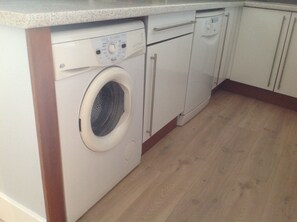Machine à laver le linge   Et  lave-vaisselle