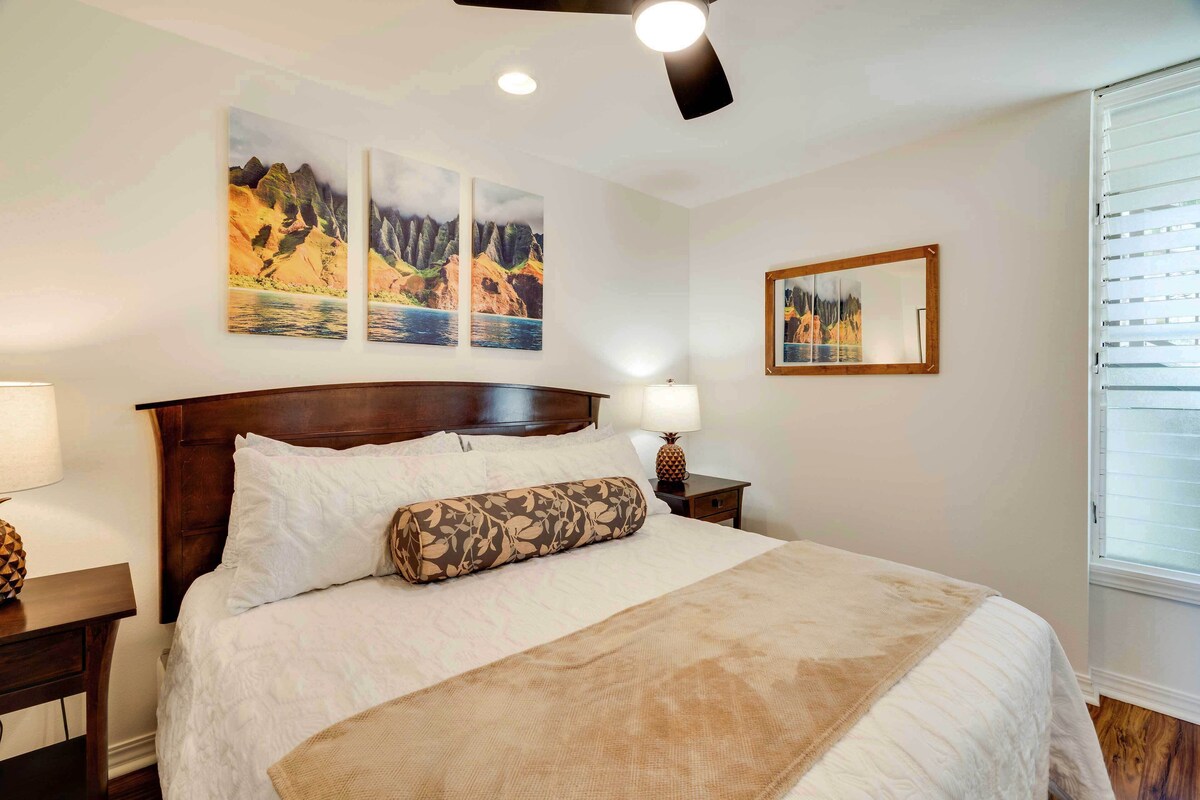 Waipouli Beachfront Condo w/ Balcony + Ocean Views