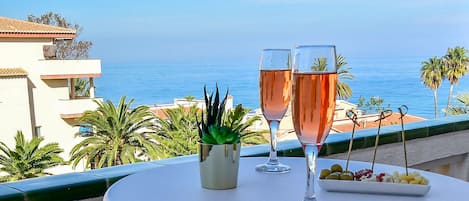 Early evening appetisers on the balcony with the splendid sea view.