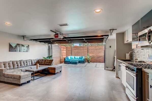 IN/OUT LIVING ROOM WITH & KITCHEN THAT IS FACING OUTDOOR PATIO