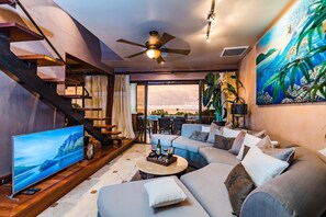 Custom sectional sofa, smart TV, access to balcony and amazing ocean views