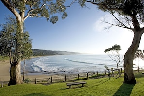 Lorne Main Beach Views - walking track to pier