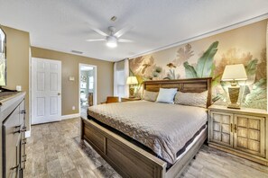 Master Suite | King Bed