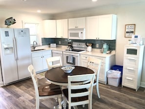 Brand new kitchen, floors and quartz countertops!