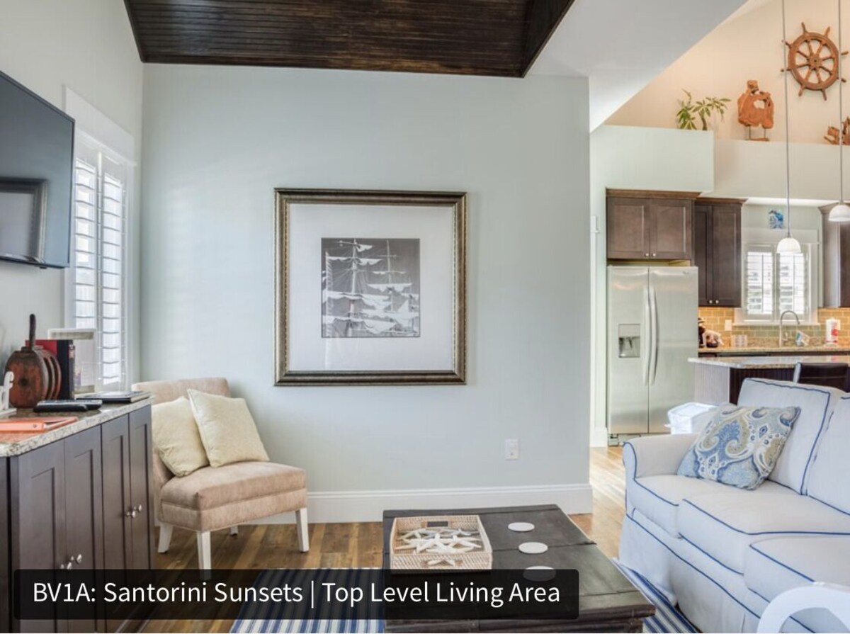 Santorini Sunsets: Oceanside duplex, private hot tub with Corolla Light Amenties