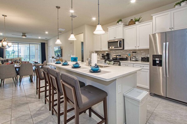 Kitchen - breakfast area
