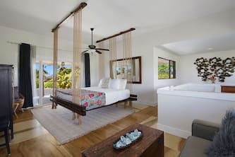 Tropical Paradise - Stunning King Hanging Bed - 360 degree views !!!