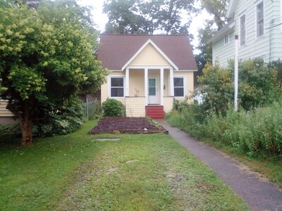 Small house, walking distance from SUNY or downtown Cortland