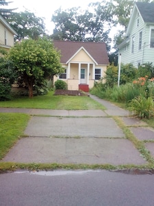 Small house, walking distance from SUNY or downtown Cortland
