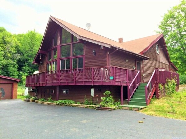 Distinctive and Charming Chalet in the midst of the Catskills