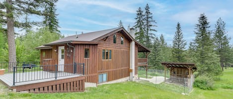 Eureka Vacation Rental | 5BR | 2.5BA | 2,400 Sq Ft | Stairs Required