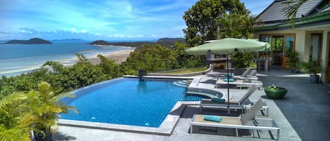 Villa Moonstone with sensational views 