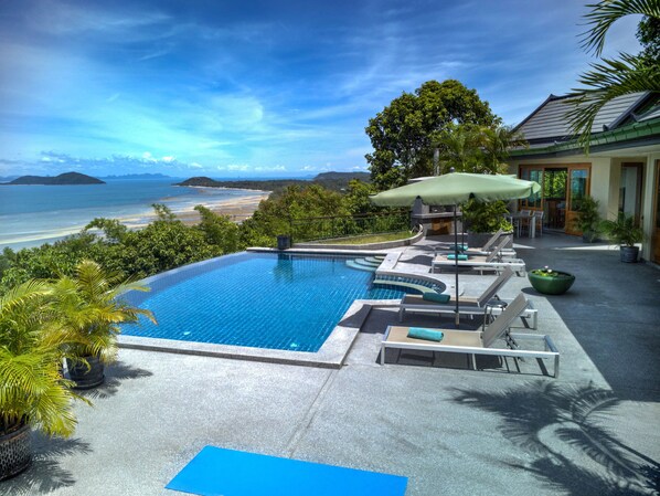 Villa Moonstone with sensational views 