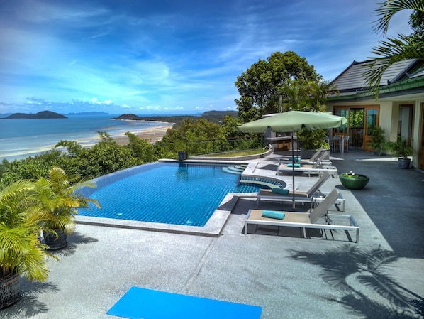 Villa Moonstone with sensational views 