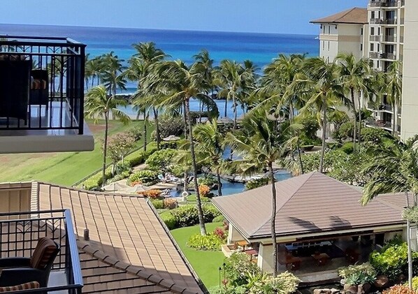 Views of the Pacific Ocean and Beach Villas beautifully landscaped grounds