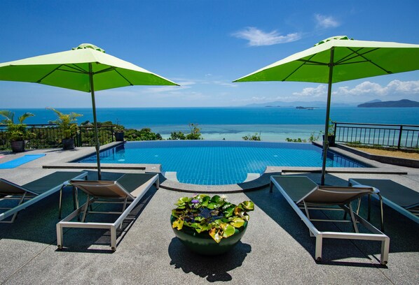 Villa Moonstone with spectacular ocean views 